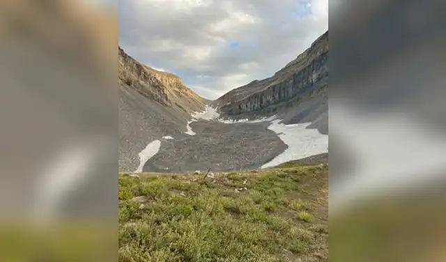El glaciar rocoso de Timpanogos almacena suficiente agua congelada como para llenar 600 piscinas olímpicas. El glaciar rocoso de Timpanogos almacena suficiente agua congelada como para llenar 600 piscinas olímpicas
