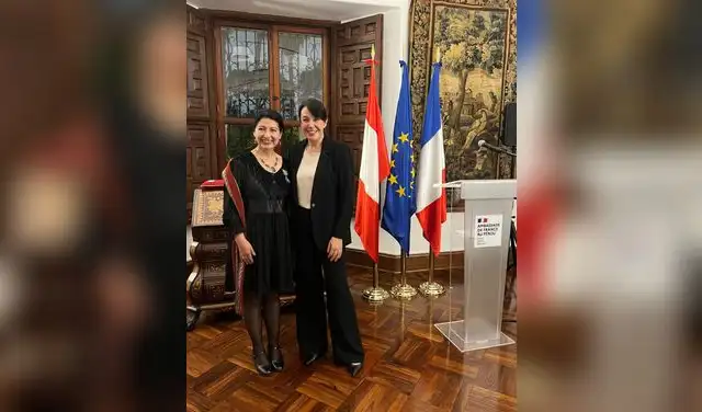 Karina Pacheco y embajadora Nathalie Kennedy. Foto: Facebook.