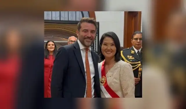 El socio. El español Javier Negre con la recién juramentada presidenta Keiko. Foto: @javiernegre10  