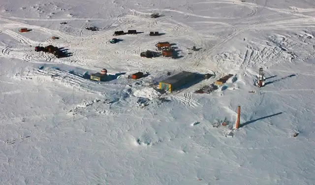 El lago subglacial Vostok se encuentra a 4000 metros por debajo de la estación Vostok, en la Antártida Oriental. Foto: Alexey Ekaikin El lago subglacial Vostok se encuentra a 4000 metros por debajo de la estación Vostok, en la Antártida Oriental. Foto: Alexey Ekaikin