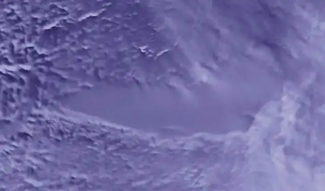 En esta image se observa una estación rusa abandonada sobre el lago Vostok congelado. Se encuentra en la sección izquierda del lago en esta imagen. Foto: NASA En esta image se observa una estación rusa abandonada sobre el lago Vostok congelado. Se encuentra en la sección izquierda del lago en esta imagen. Foto: NASA