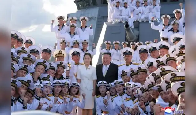 Durante la ceremonia, el líder norcoreano anunció planes para expandir la flota, construyendo más buques de guerra y consolidando el poder naval en su estrategia de disuasión militar.