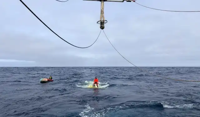 El regreso del Nautile y los buceadores al finalizar su inmersión a una profundidad de 4700 metros. Foto: