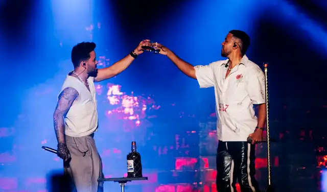 Con un repertorio variado y recursos audiovisuales impactantes, Romeo Santos y Prince Royce celebraron su alianza musical y presentaron su nueva colaboración 'Dardos', añadiendo otro capítulo a la evolución de la bachata.