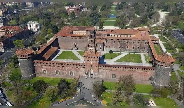 El Castillo Sforza en Milán, Italia, fue construido en el siglo XV por el duque Ludovico Sforza. Foto: De Agostini