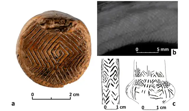 Ornamentación geométrica de las figurillas de Mizyn que reproduce el patrón estructural natural del marfil de mamut. Foto: Heritage Science
