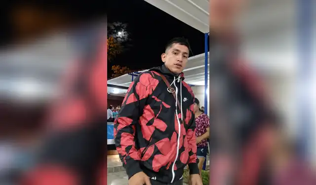 Exhibiocinista. El criminal celebró el homicidio fotografiándose con el morral de su víctima. Foto: La República Exhibiocinista. El criminal celebró el homicidio fotografiándose con el morral de su víctima. Foto: La República
