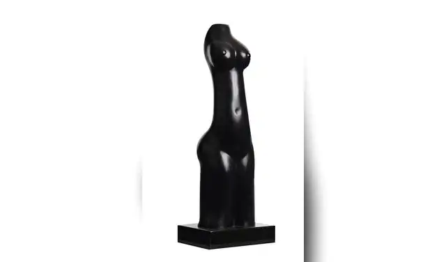 "Torso femenino". Bronce con pátina negra. Imagen: Difusión. "Torso femenino". Bronce con pátina negra. Imagen: Difusión.