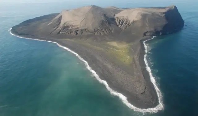 La isla de Surgey se conserva prácticamente libre de intrusión humana. Foto: Volcanian
