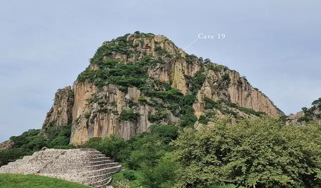 Cara occidental del Cerro Delgado, donde se muestra la ubicación de la Cueva 19. Foto: Antiquity Cara occidental del Cerro Delgado, donde se muestra la ubicación de la Cueva 19. Foto: Antiquity