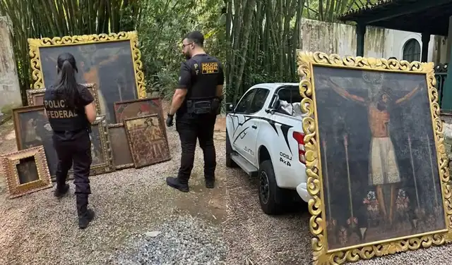 La Policía Federal de Brasil recuperó en Río de Janeiro una pintura peruana del siglo XVII, "Magnífico Señor de los Temblores", que era ofrecida ilegalmente en una plataforma internacional. La Policía Federal de Brasil recuperó en Río de Janeiro una pintura peruana del siglo XVII, "Magnífico Señor de los Temblores", que era ofrecida ilegalmente en una plataforma internacional.