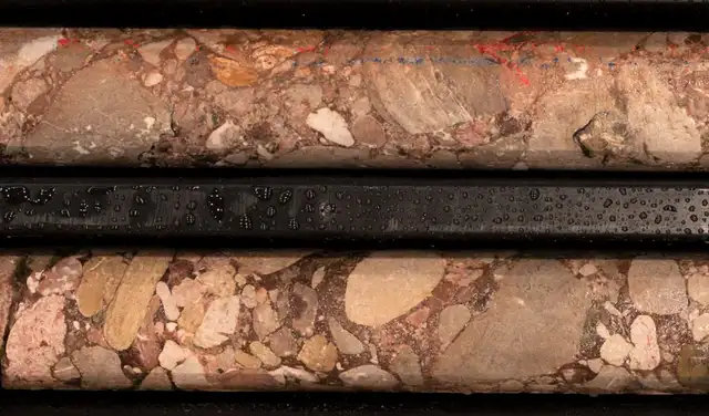 Los investigadores extraídos muestras de núcleos de roca de la cuenca de Adavale. Foto: Geoscience Australia Los investigadores extraídos muestras de núcleos de roca de la cuenca de Adavale. Foto: Geoscience Australia