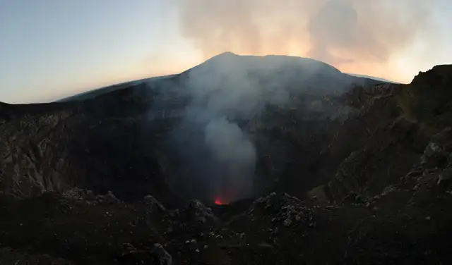 Vista del cráter del volcan Masaya. Foto: Wikimedia