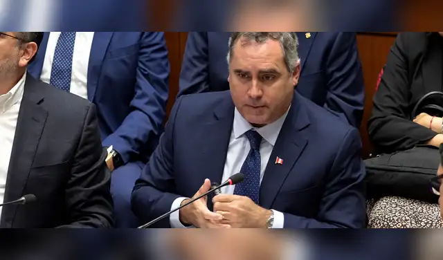 El ministro de Defensa, Rafael Belaunde, durante la exposición ante la Comisión Bicameral de Presupuesto, el cinco de octubre, no solicitó fondos para la compra de tanques de coreranos. Foto: Congreso  
