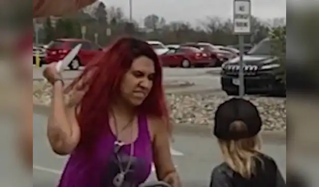 Mujer agredió a un niño y fue asesinada por policías. Mujer agredió a un niño y fue asesinada por policías.