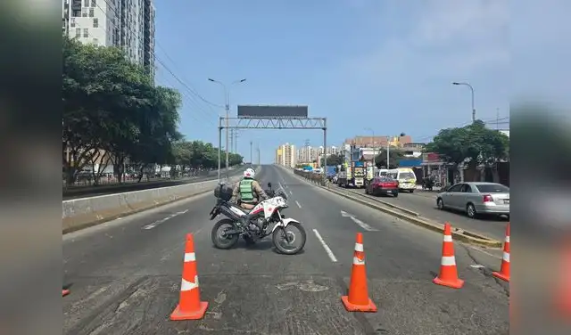 Congestión vehicular por cierre parcial de la avenida Colonial desde las primeras horas del día por concierto de BTS. En el tramo que corresponde desde UNMSM hasta la avenida Aurelio García y García.