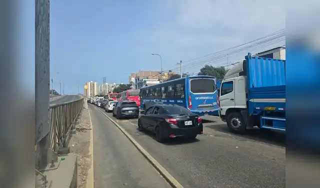 Tráfico en las vías alternas debido al cierre de carriles por el concierto de BTS.