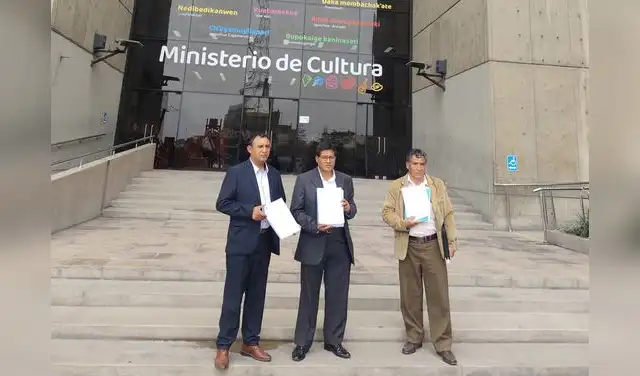 Alejandro Alcántara Illescas, de Asociación los Shapihs; Luis Bastidas Vásquez, alcalde de Chupaca y Pompeyo Cerrón Martínez, antropólogo. Alejandro Alcántara Illescas, de Asociación los Shapihs; Luis Bastidas Vásquez, alcalde de Chupaca y Pompeyo Cerrón Martínez, antropólogo.