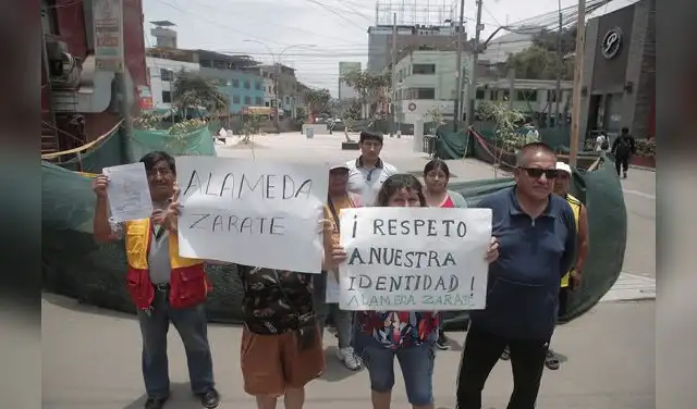 Vecinos de Zárate, en el distrito de San Juan de Lurigancho, realizan un plantón en protesta por la decisión de denominar Alameda Caja de Agua a la nueva alameda