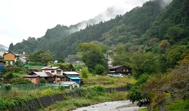 Vista de la aldea montañosa japonesa de Nanmoku. Foto: AFP