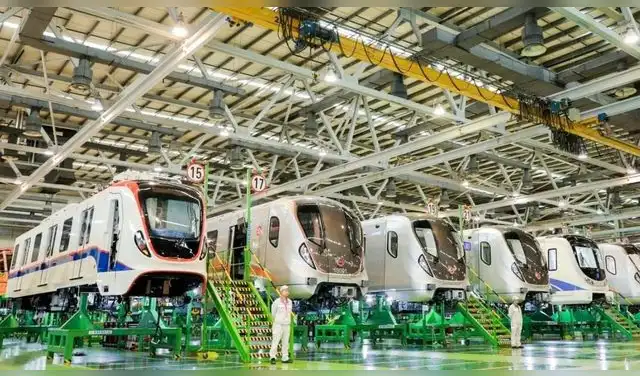 La construcción de la vía doble electrificada incluye estaciones modernas para garantizar el servicio eficaz. Foto: Diario Uno