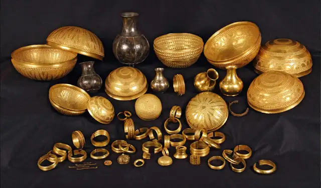 El Tesoro de Villena está compuesto por 59 objetos de oro, plata, hierro y ámbar. Foto: Museo de Villena