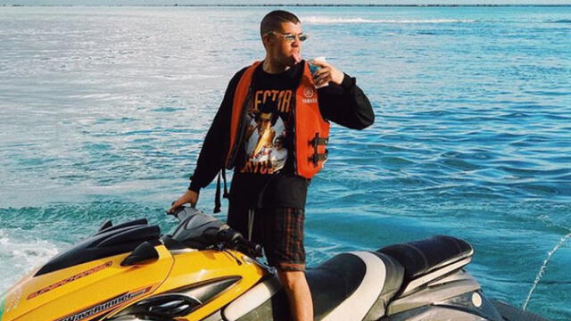 Instagram Viral Bad Bunny Enseña Parte íntima Al Posar En Bata Cantante Trap Celebridades