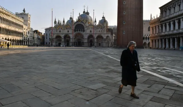 Desierta Plaza de San Marcos y su basílica en Venecia, después de que Italia impusiera restricciones nacionales sin precedentes a sus 60 millones de personas para controlar el mortal coronavirus Covid-19.