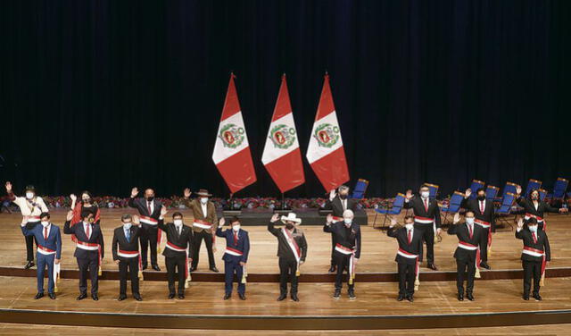 Pedro Castillo tomó juramento a 16 ministros del gabinete de Guido Bellido