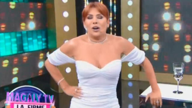 Magaly Medina Muestra Busto Por Descuido Con Escote De Su Vestido En Pleno Programa En Vivo 8521