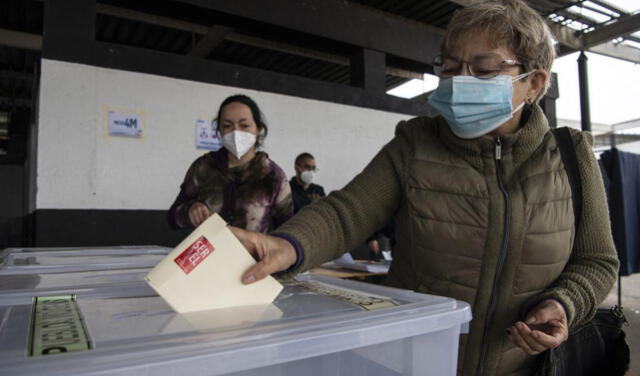 Los chilenos deberán elegir a 50 miembros para el Consejo Constitucional. Foto: AFP.