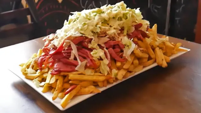 YouTube viral: Restaurante peruano regala  soles a clientes que logren  acabar su salchipapa gigante | Video viral | La República