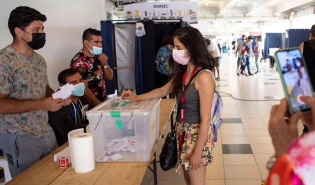 Las personas que no puedan votar deberán elegir entre presentar una excusa certificada o pagar la multa. Foto: AFP-