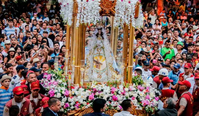  Una de las tradiciones es trasladar a la virgen en andas por las calles del Valle del Espíritu Santo. Foto: El Diario   