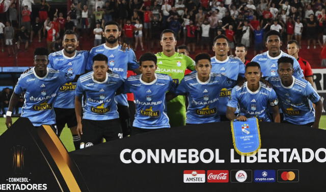  Equipo de Sporting Cristal que enfrentó a Huracán en Argentina. Foto: AFP   