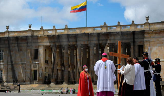 El rezo del vía crucis es una tradición de Viernes Santo en Colombia. Foto: AFP   