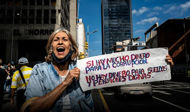  Profesores de diferentes estados de Venezuela protestaron este lunes ante el Ministerio de Educación en Caracas. Foto: AFP    