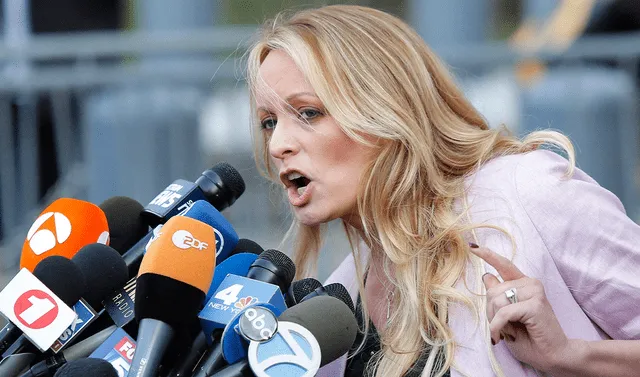 La actriz de cine para adultos Stormy Daniels en la Corte Federal de EE. UU. en el Bajo Manhattan en 2018. Foto: AFP   