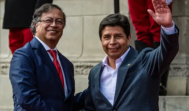 Gustavo Petro y Pedro Castillo se reunieron en Lima, el 29 de agosto de 2022. Foto: AFP   