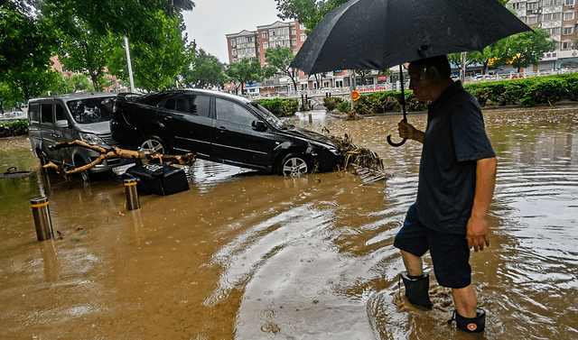  En Pekin llovió doble de las precipitaciones de todo el mes de julio. Foto: EFE   