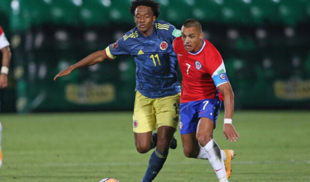 Chile perdió 3-1 ante Uruguay en el debut. Por su parte, Colombia ganó 1-0 a Venezuela. Foto: EFE   