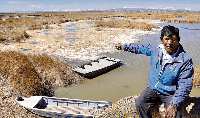  Puno en crisis. Así luce el lago Titicaca tras el déficit de lluvias en la región andina. Vecinos y comerciantes son perjudicados. Foto: Liubomir Fernández/La República   