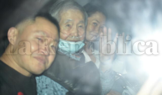  Fujimori se encontró con sus hijos Keiko y Kenji tras salir del penal Barbadillo. Foto: Jesús Maza/La República    