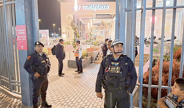  Control. La PNP llegó al centro comercial anoche. Cerró los accesos, pero no halló al asesino. Foto: difusión    