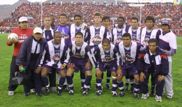  Alianza Lima le ganó la final del 2001 a Cienciano, club que también cumplía 100 años esa temporada. Foto: FPF   