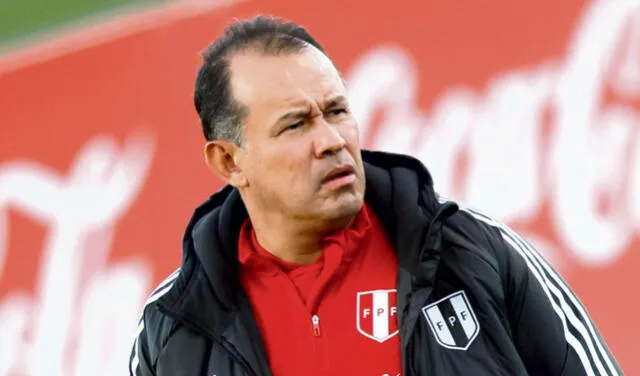 Juan Reynoso solo registró dos empates con la selección peruana en seis fechas de las Eliminatorias 2026. Foto: La República   