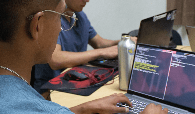 La carrera de Ciencias de Computación ofrece un salario máximo de S/7.600. Foto: Andina   