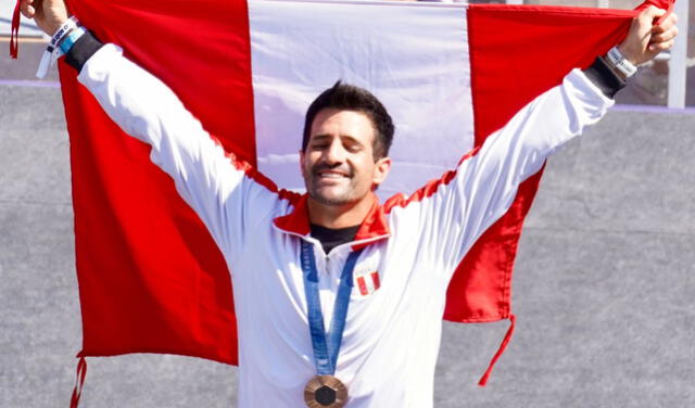 Stefano Peschiera cargó la bandera de Perú en París. Foto: Team Perú   