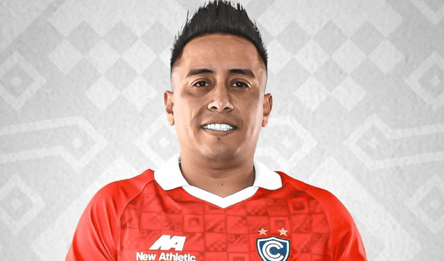 Christian Cueva regresa al fútbol peruano con la camiseta de Cienciano. Foto: Cienciano   