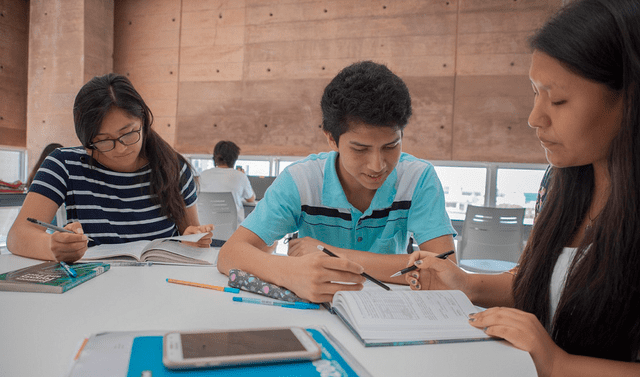 El programa Beca 18 presta una serie de beneficios para los jóvenes afortunados del país. Foto: Ministerio de Educación   